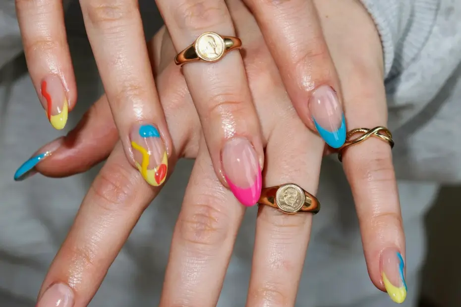 Acrylic Nail Trends 2025 | Short Coffin Designs with Glitter | Easy DIY Inspiration