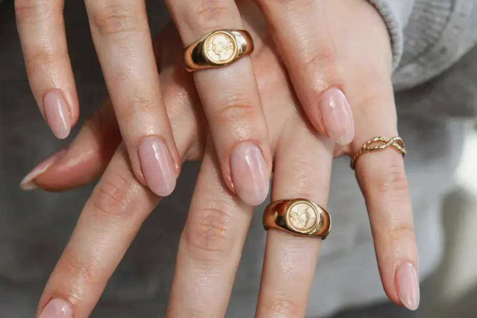 Nude Nail Art with Gold Accents: Easy Minimalist Manicure Idea